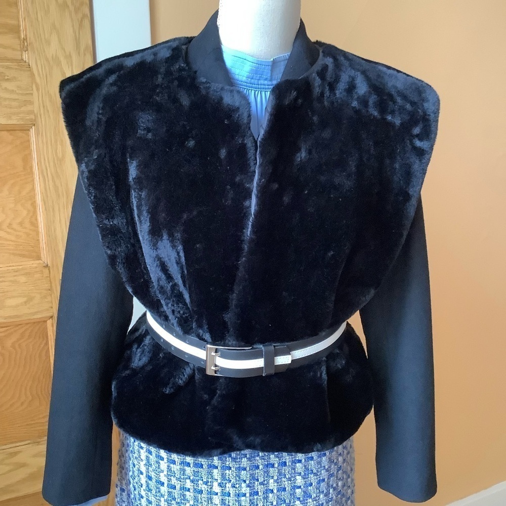VINTAGE Black Faux Fur Cropped Vest Collarless Open Front Plush Waistcoat XL - Picture 2 of 13